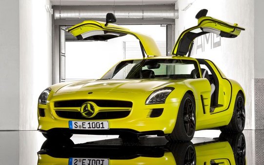 Bryki i Bryczki - Mercedes SLS AMG E-Cell.jpg