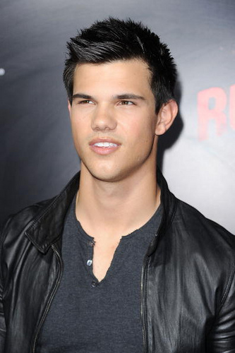 Taylor Lautner - 767yu.bmp