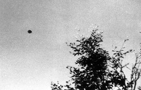TAJEMNICE UFO - July 18, 1952  -  Lac Chauvet, France.jpg