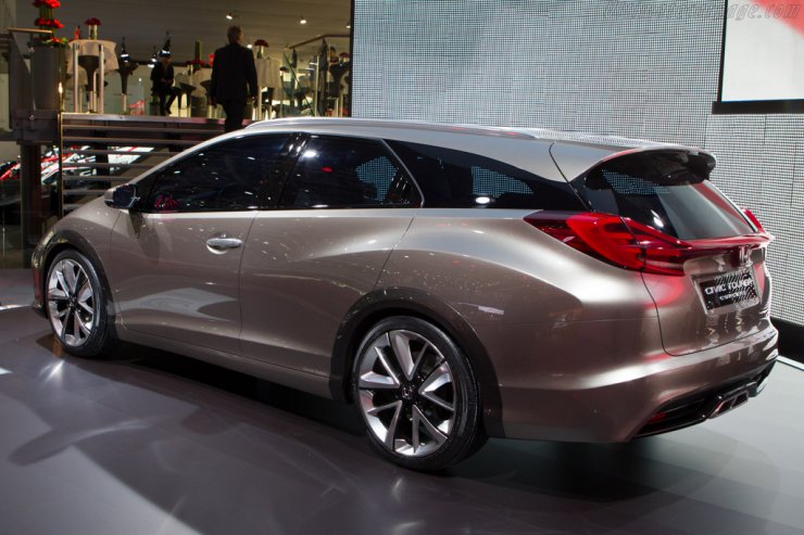 Geneva Motor Show 2013 - Honda Civic Tourer Concept 1.jpg