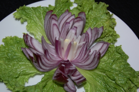 Dekoracje potraw3 - kwiat-z-cebuli-gotowy.jpg