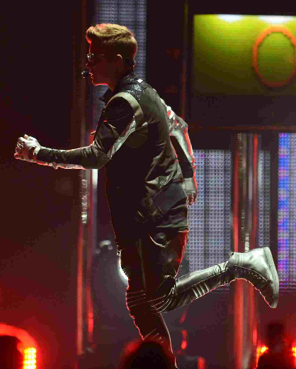 Justin Bieber występ Billboard Music Awards - ijk.png