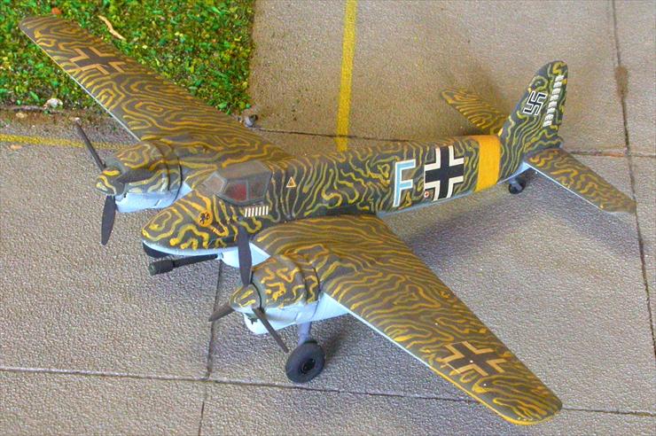 2 modele samolotow 3 rzesza - M 0249 Heinkel 129 B11.jpg
