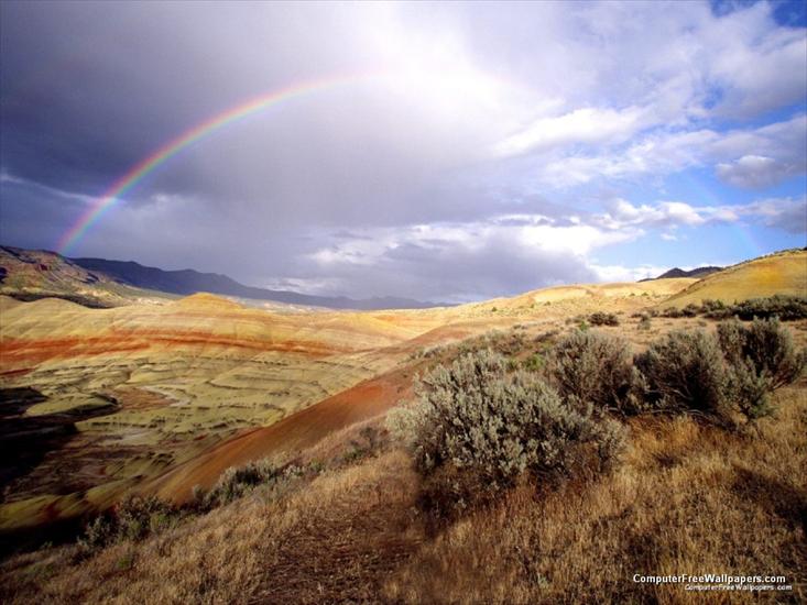 Krajobrazy i inne - Rainbow Over the Painted Hills, John Day Fossil Beds National Monument, Oregon.jpg