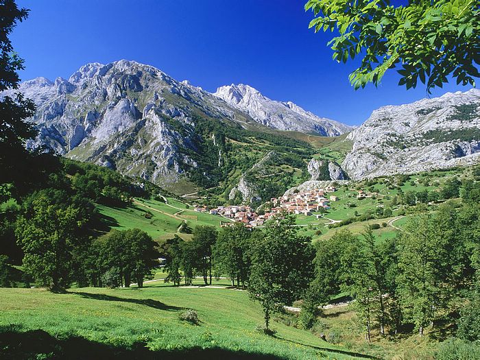Mountains, rocks - 0Picos_de_Europa_National_Park_Asturias_Spain.jpg