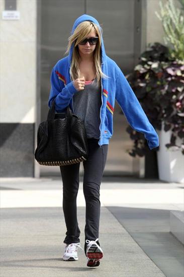 Ashley Tisdale - Ashley_Tisdale_walks_675b.jpg