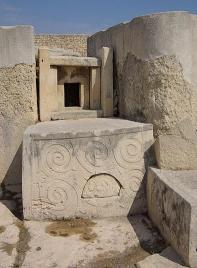Kultury neolityczne i  megalityczne - obrazy - tarx1. Świątynia w Tarxien - Malta.JPG