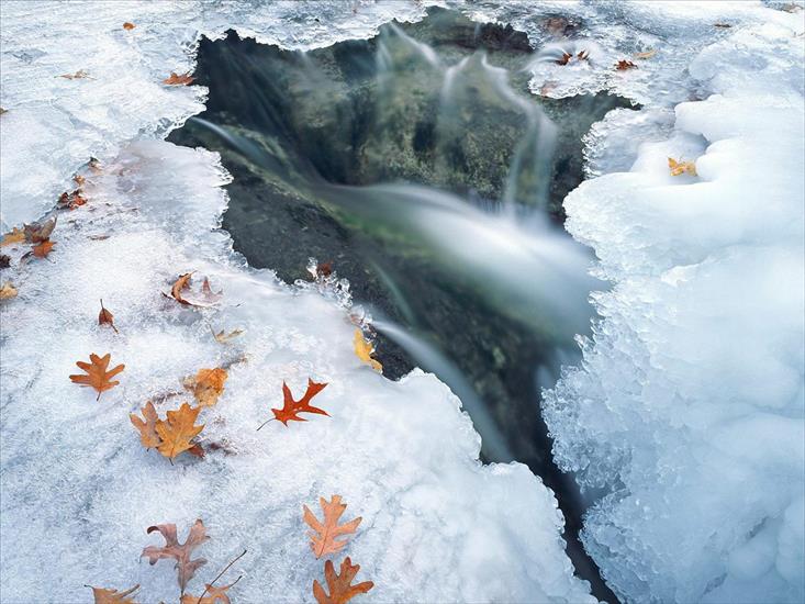 Krajobrazy - Ice Formations in Illinois Canyon, Starved Rock State Park, Illinois.jpg