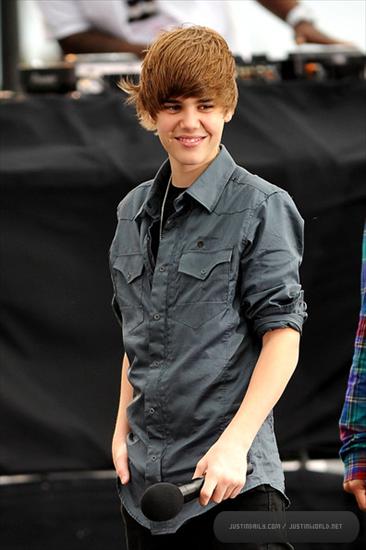 Justin Bieber - TeensingingsensationJustinBieberperformsu9l81h6zhHKl.jpg