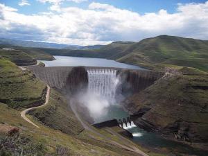 Lesotho - Katse_dam_Lesoto_Hoogland_waterskema_2.jpg