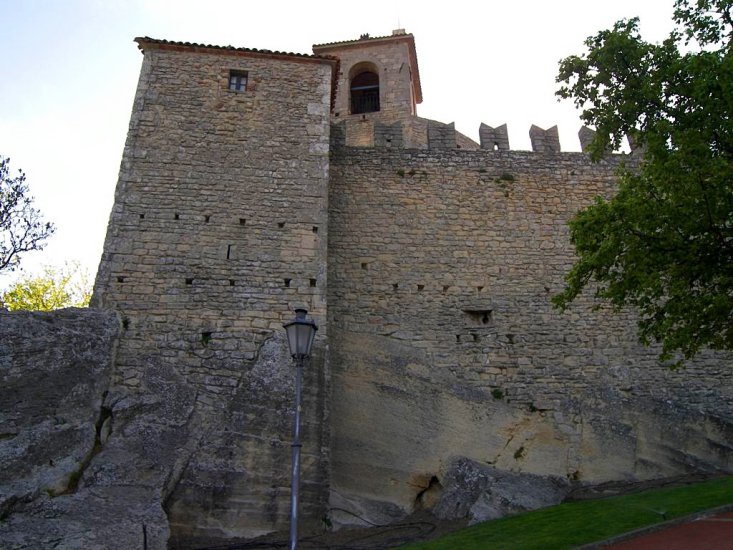 ZAMKI - Torre La Roca_San Marino.JPG