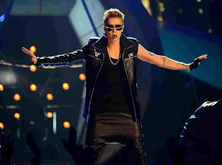 Justin Bieber występ Billboard Music Awards - jtyg.png