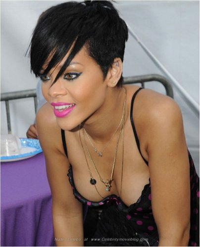 Rihanna1 - 10.jpg