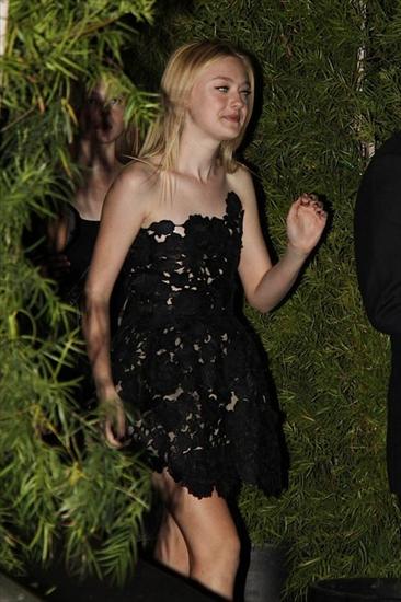 promocje new moon - gallery_main-new-moon-premiere-after-party-photos-2-11172009-08.jpg