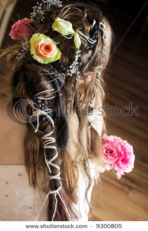 fryzurki z warkoczem i kwia... - stock-photo-beautiful-young-bride-with-long...holding-a-small-flower-bouquet-with-9300805.jpg