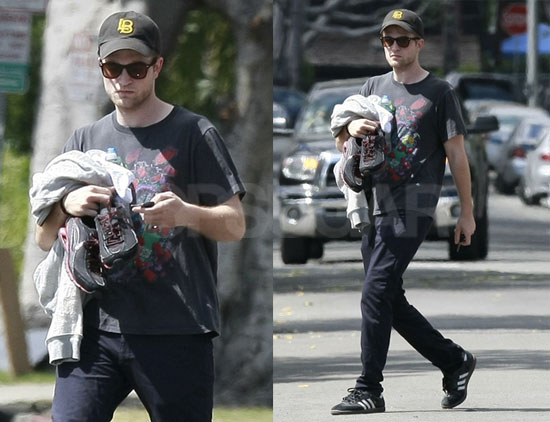 On the Street - Pattinson Rob 24.05.10 LA.jpg