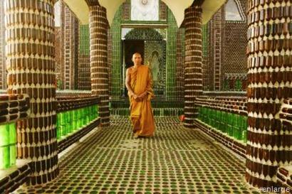 Tajlandia-świątynia z butelek - 12.jpg
