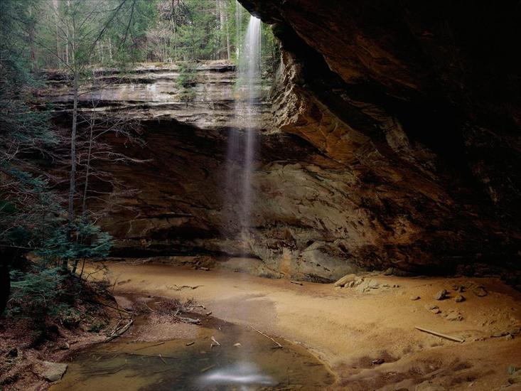 Tapety - Ash Cave, Hocking Hills State Park, Ohio.jpg