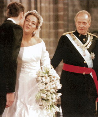Hiszpańska Rodzin... - Piękny gest miłości na weselu jego córki Infanta Cristina z Don Inaki Urdangarin w 1997 roku.jpg