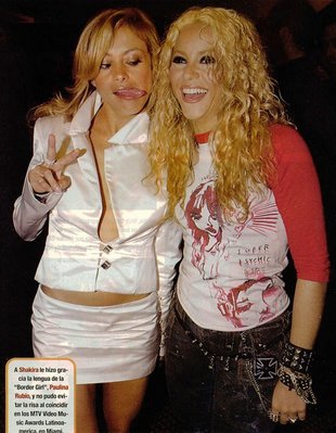 Shakira illuminati - normal_shakiypaulina.JPG