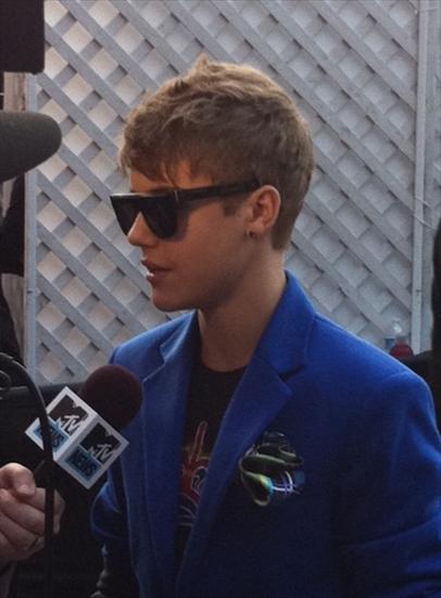 Justin Bieber - justin-bieber-okulary.jpg