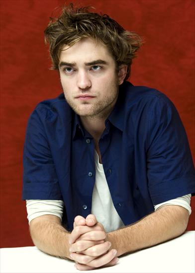 Robert Pattinson - 0001e2qg.jpg