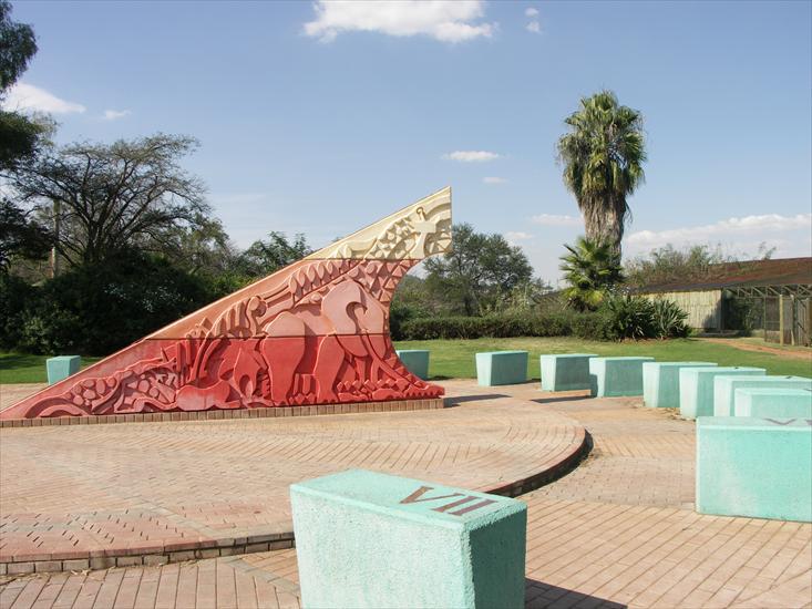Pretoria - South_Africa-Pretoria_Zoo-Sundial011.jpg