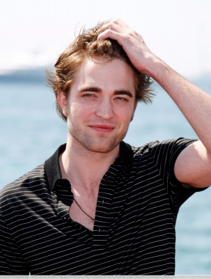 Robert Pattinson - normal_magestic_083.jpg