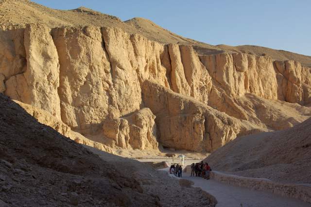 Grzebanie w piasku czyli Starożytny Egipt - Dolina-Krolow.JPG