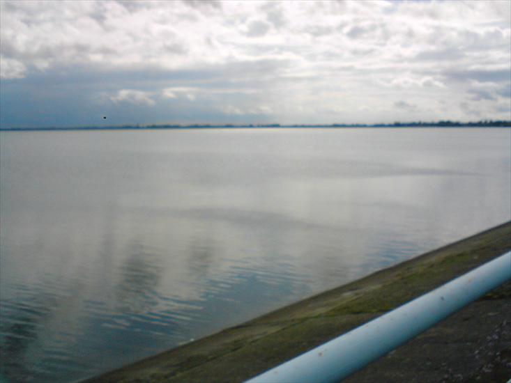 Jeziorsko zalew na warcie - Widok z lewej strony tamy na zalew.JPG