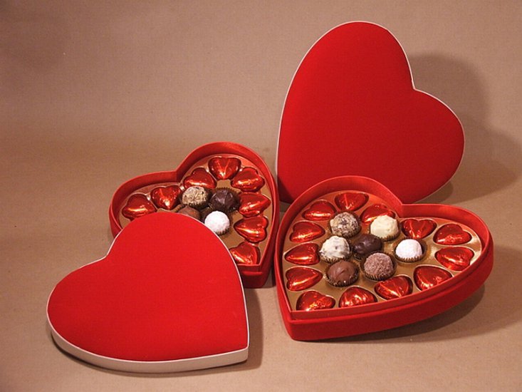 Tapety- SERCA - Valentines-Day-Gift-Ideas-for-Her-Chocolates DesktopNexus.com.jpg