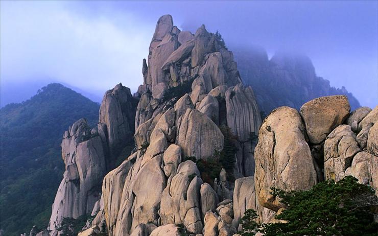  Orient - Ulsan Rock in Sorak Mountains, Korea.jpg