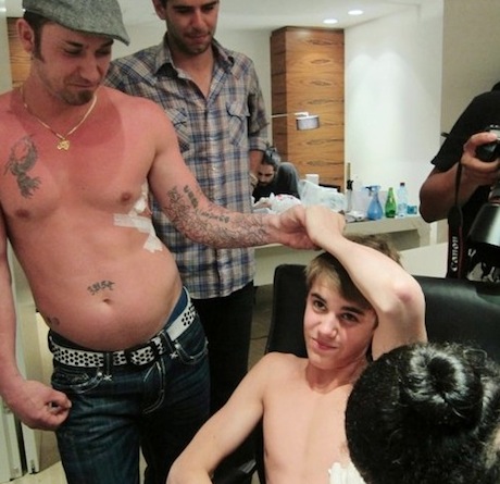 Justin Bieber - justin-bieber-salon-tatuazu.jpg